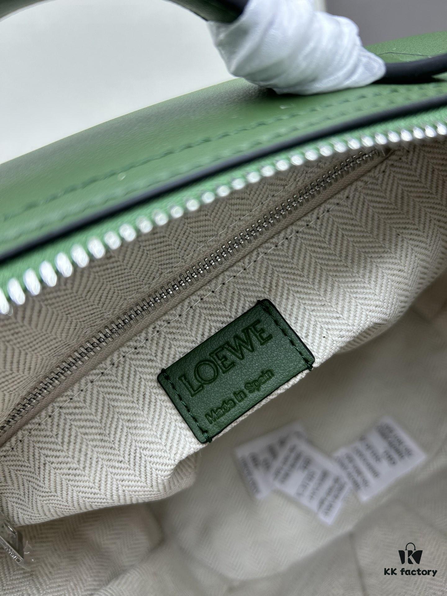 Loewe🌟 Classic Calfskin Elephant Clutch Bag Arrived👏