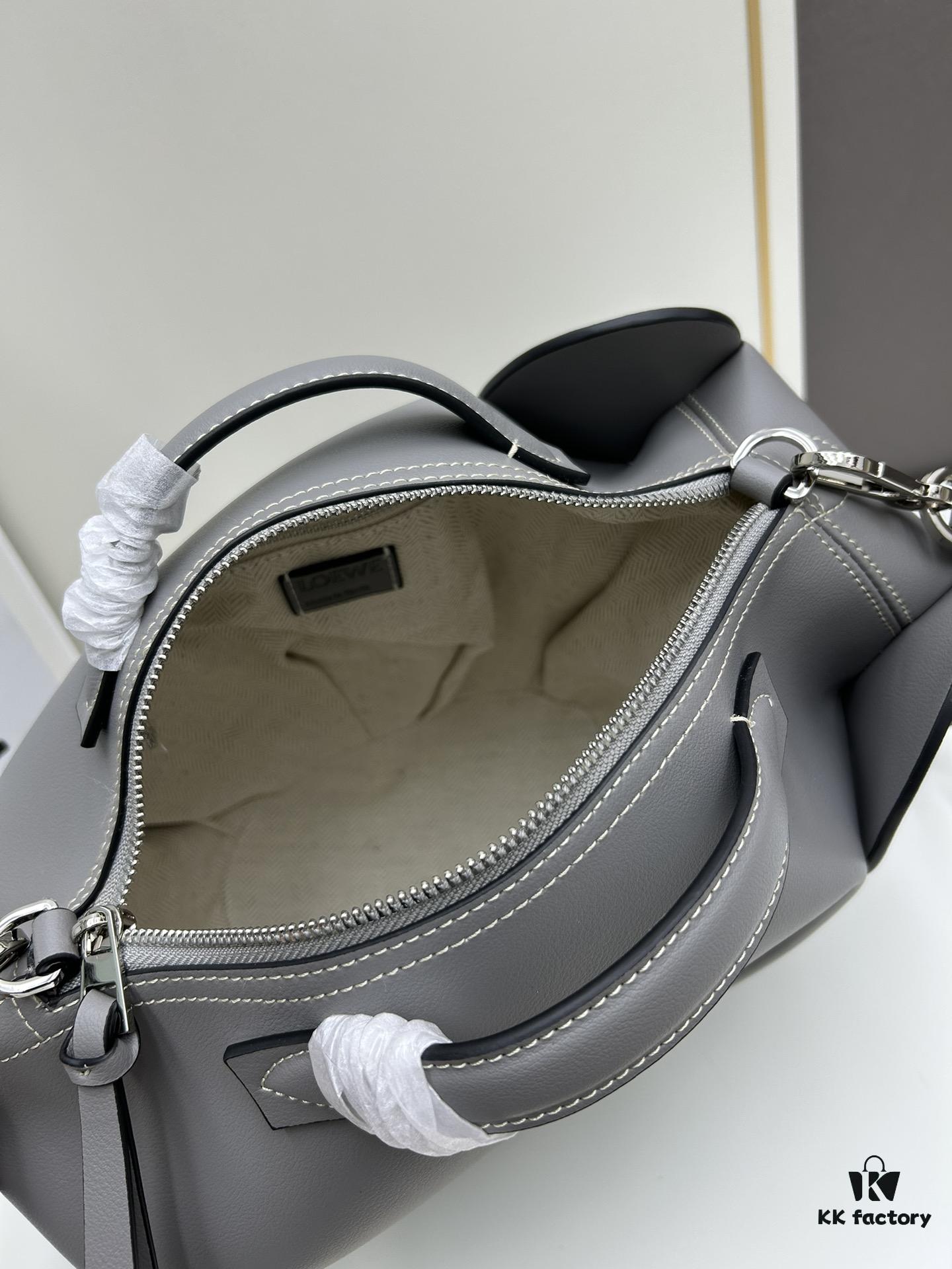 Loewe🌟 Classic Calfskin Elephant Handbag Arrived👏