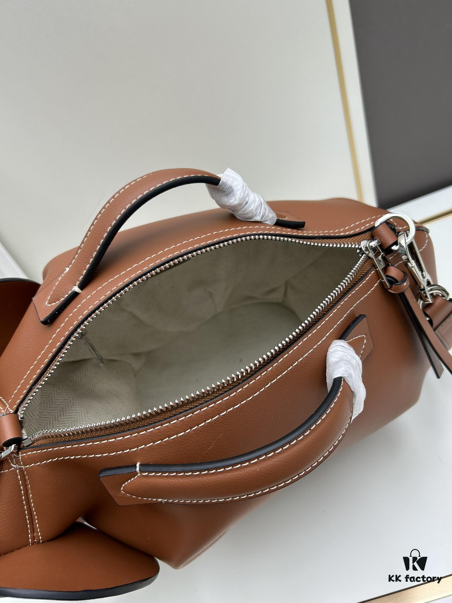 Loewe🌟 Classic Calfskin Elephant Handbag Arrived👏