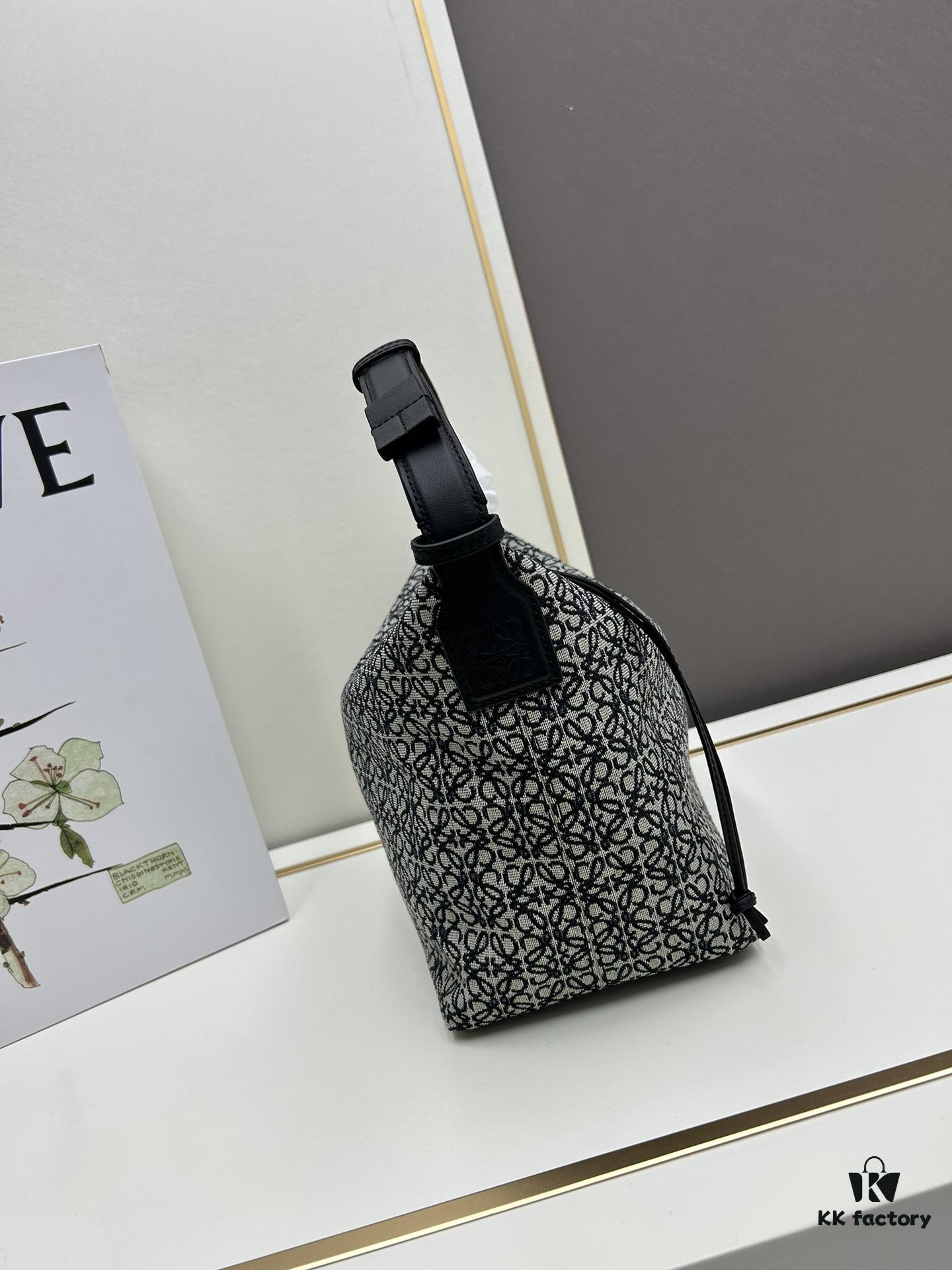 Large Loewe Cubi Canvas Lunch Box Bag – Beige Fabric with Brown Trim