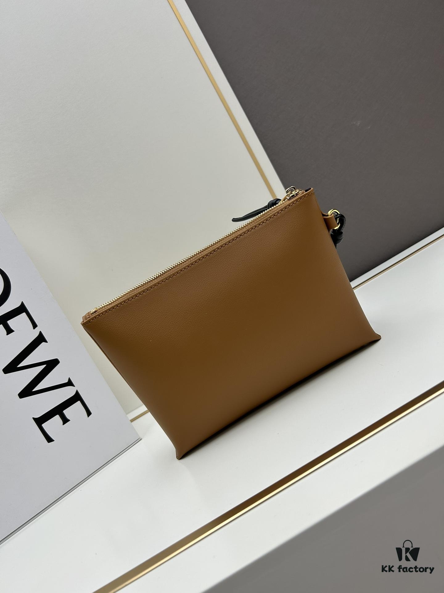 2024 New Arrival Clutch Bag Model S3045 Shiny Nappa Calf Leather Knot T Clutch with Contrast Bow Zipper Pull and Wrist Strap