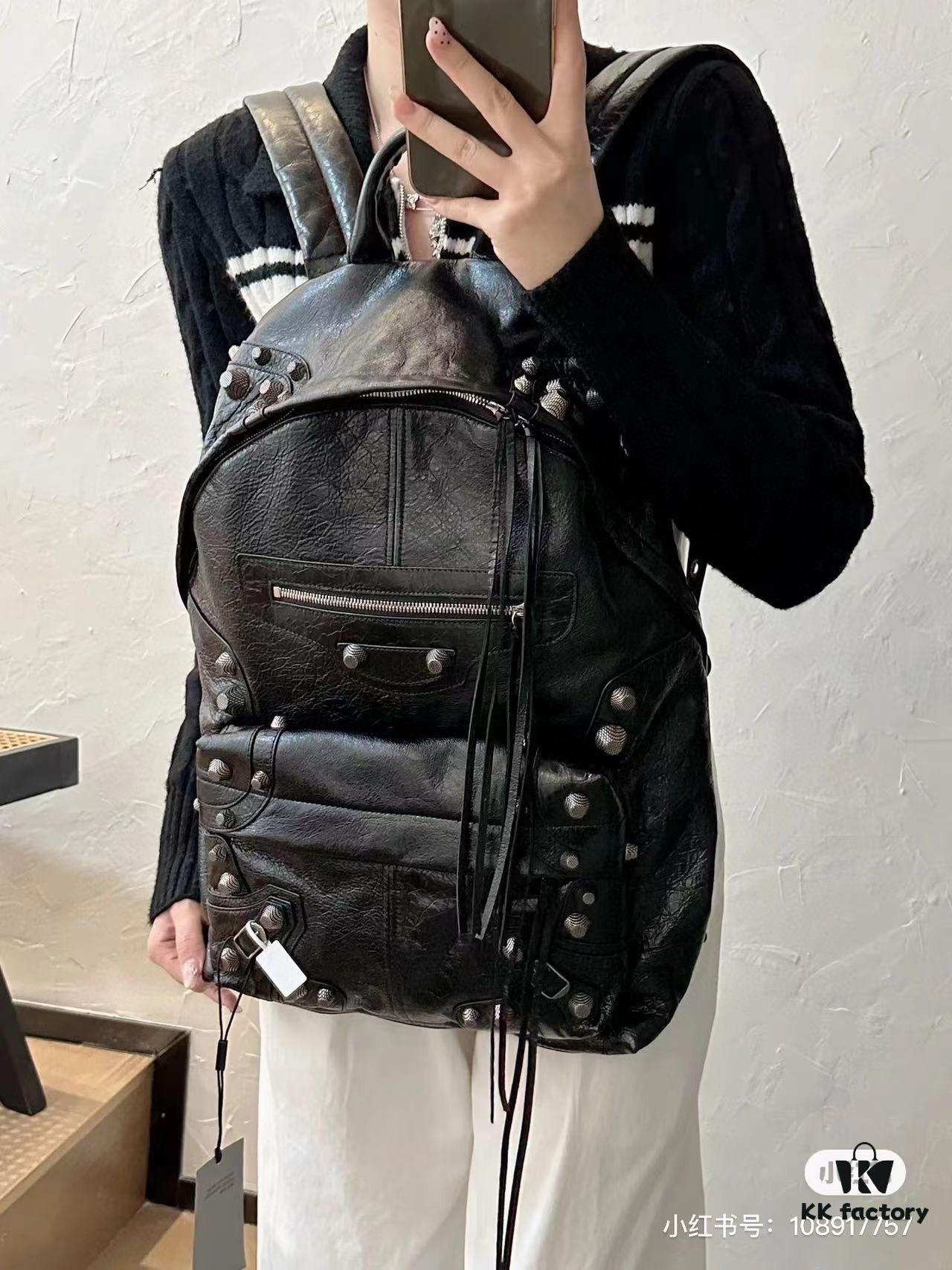 Top Grain Leather Ba1enciaga Le Cagole Studs Backpack – A Fashionable Bag That Elevates Your Entire Outfit