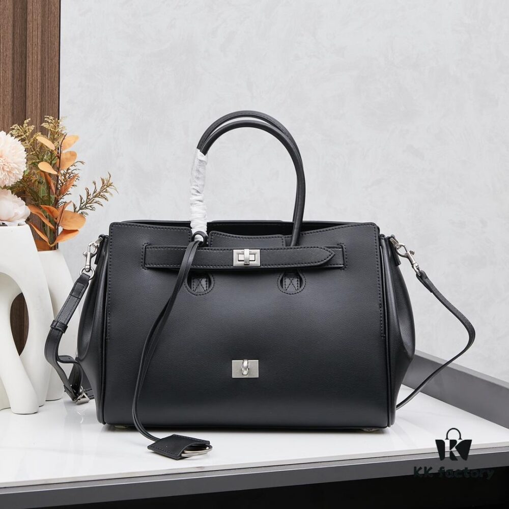 Vlog 🛍️ Details | Balenciaga Bel Air Minimalist and Stylish