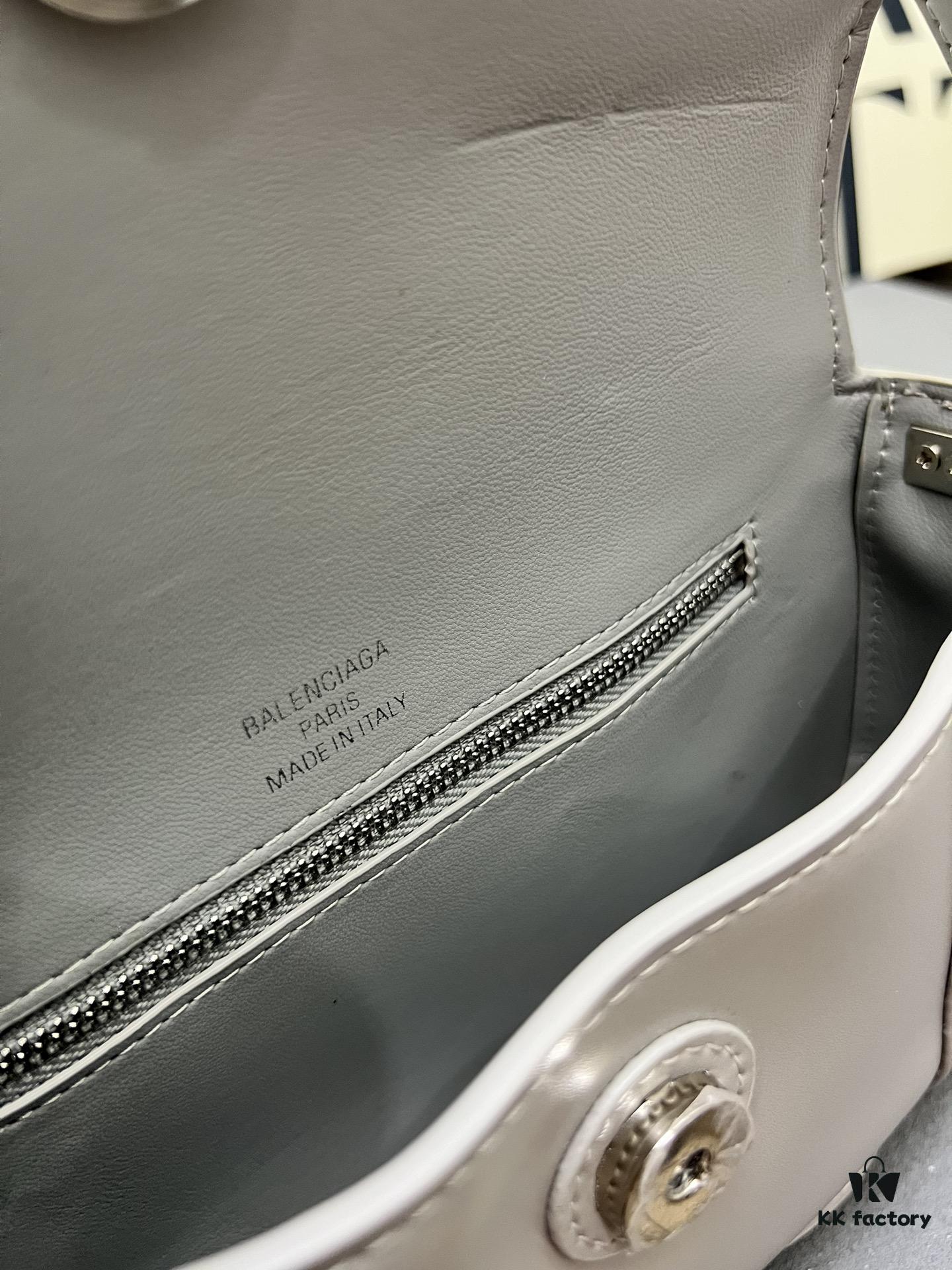 Top Grain Leather Bag 🎁 Balenciaga Paris, Size 23x13x4cm, 2025 New Arrival Niche Style, Must-Have for Early Risers ||| 🌟 Looking for a highly stylish and unique bag? Check out this 2025 new arrival!