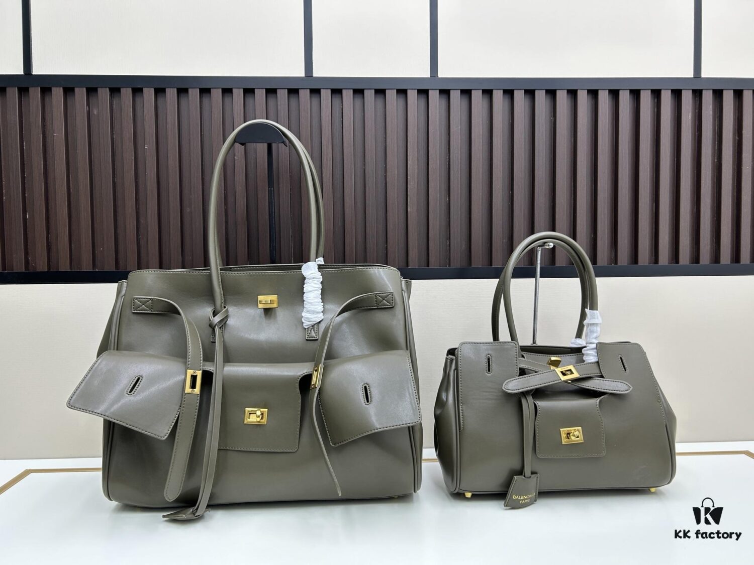 Small, Large Balenciaga 2025 Ceiling Belair Carry All Size