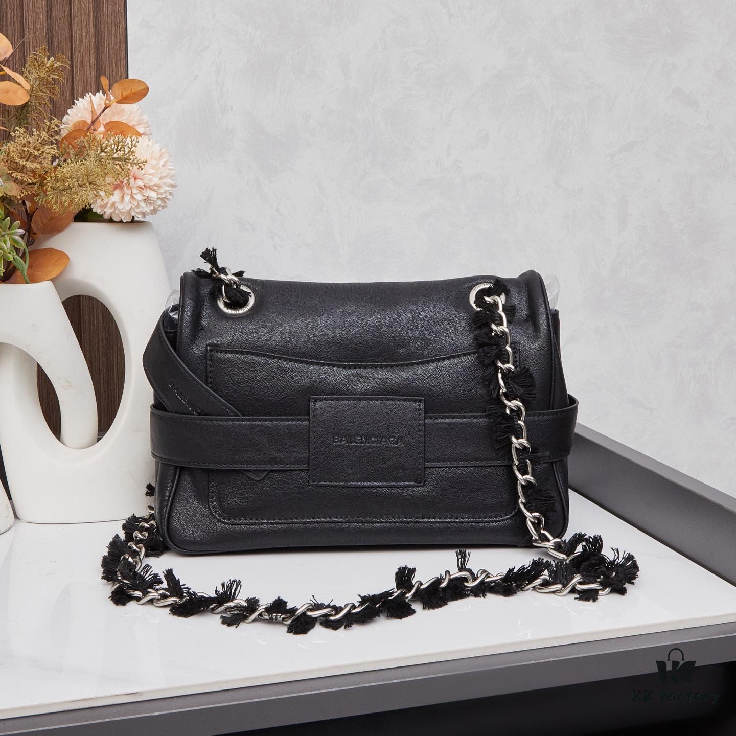 Small Size 💰 Premium Commuter Bag 💜 A Cool Item Worth Having, Made of Imported Full-Grain Leather