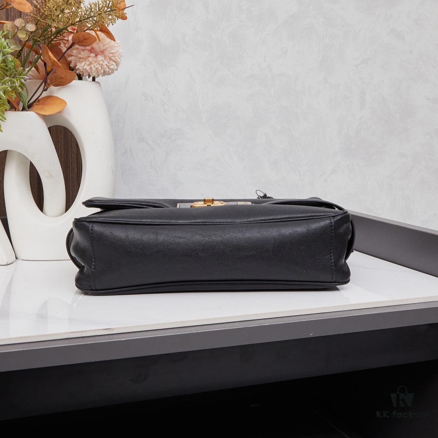 Small Size 💰 Premium Commuter Bag 💜 A Cool Item Worth Owning, Made of Imported Full-Grain Leather