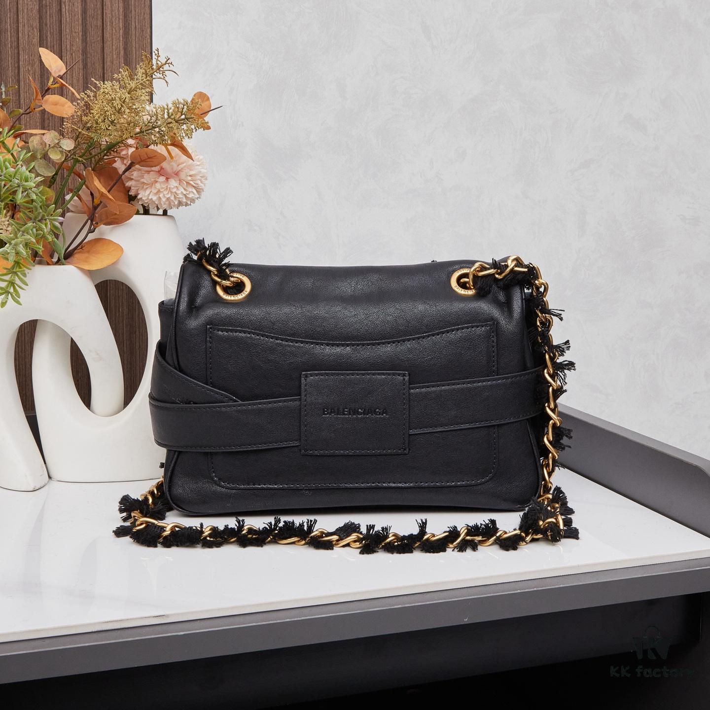 Small Size 💰 Premium Commuter Bag 💜 A Cool Item Worth Owning, Made of Imported Full-Grain Leather