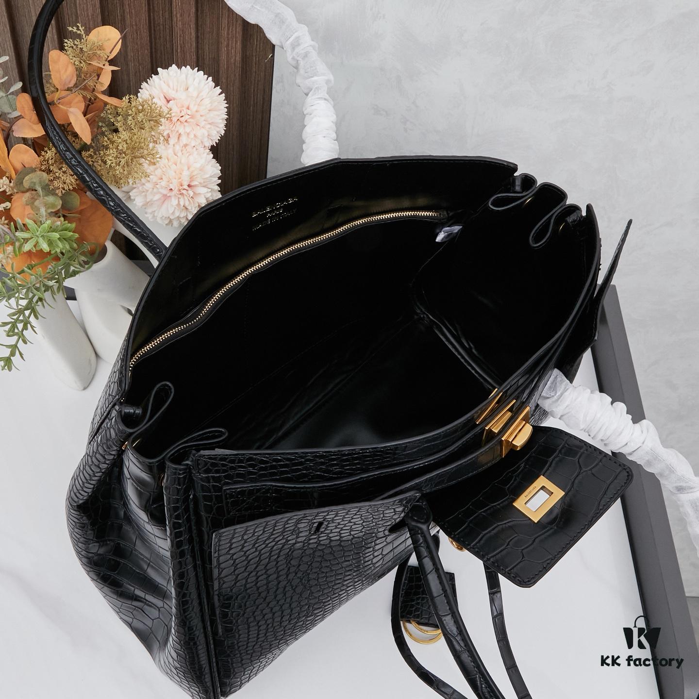 Large Paris Fashion 2025 Skyline Belair Carry All Handbag