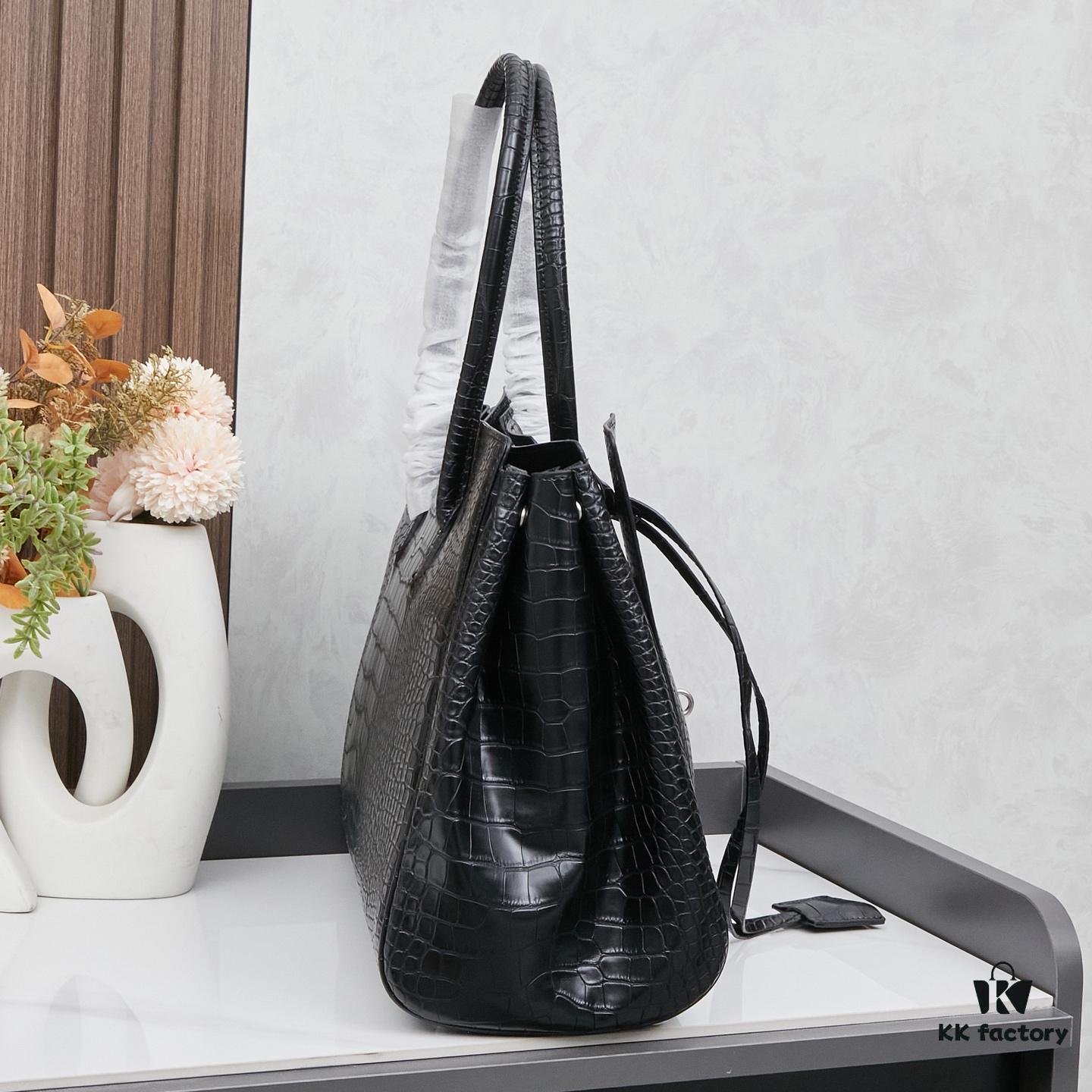 Large Paris Fashion 2025 Sky-High Balenciaga Belair Carry All Handbag