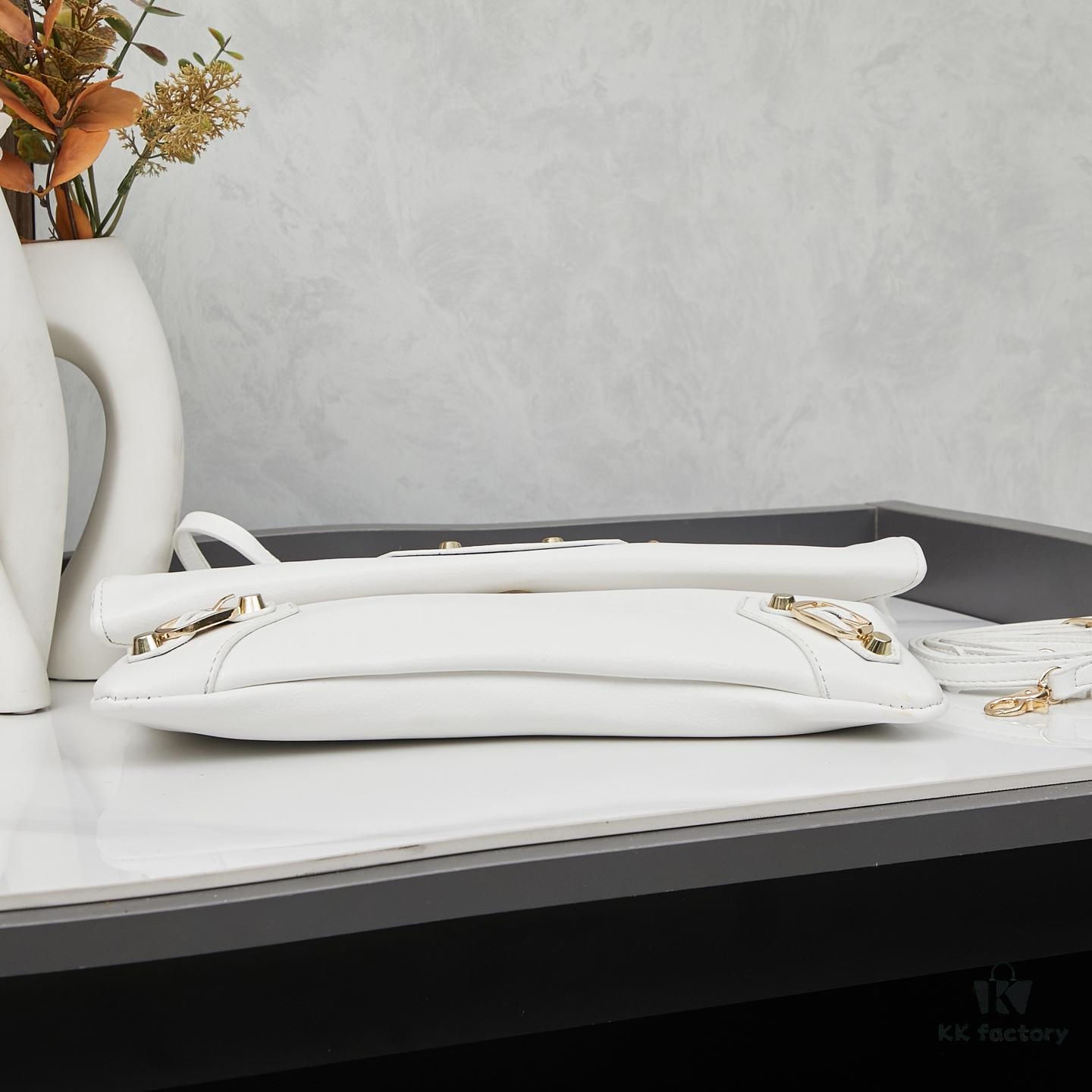 Bags with Box: Finally I Understand the Coolness of Biker Bags