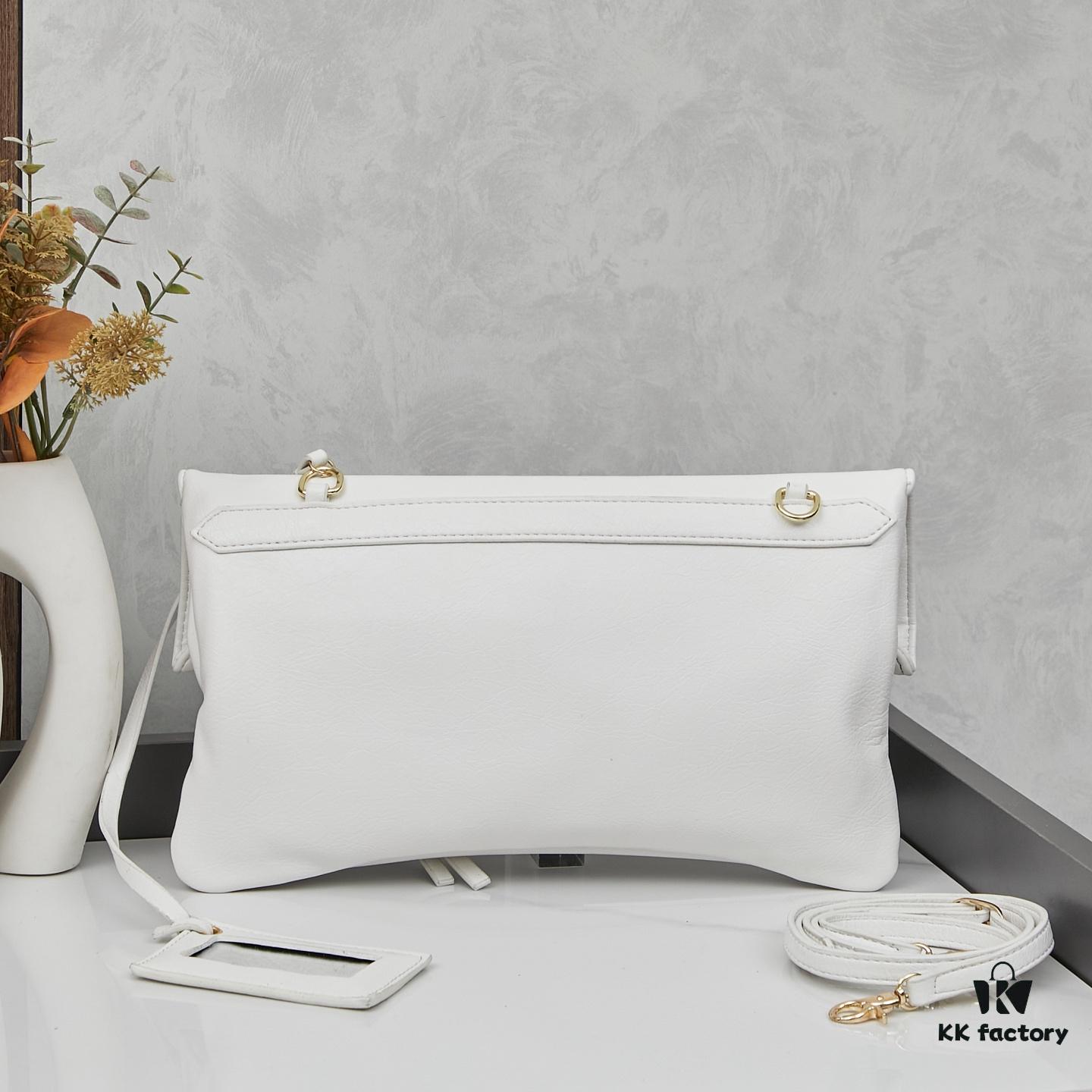 Bags with Box: Finally I Understand the Coolness of Biker Bags