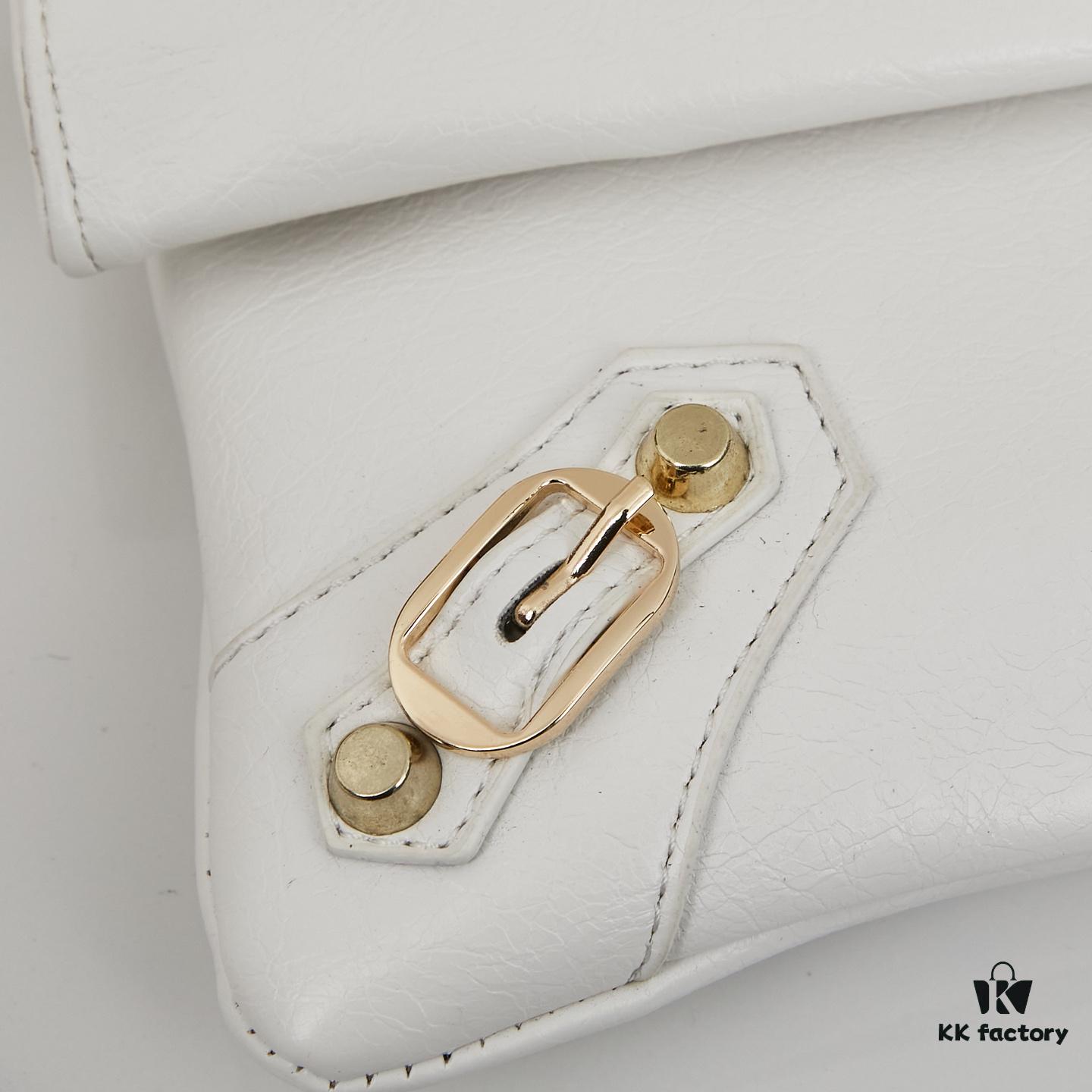 Bags with Box: Finally I Understand the Coolness of Biker Bags