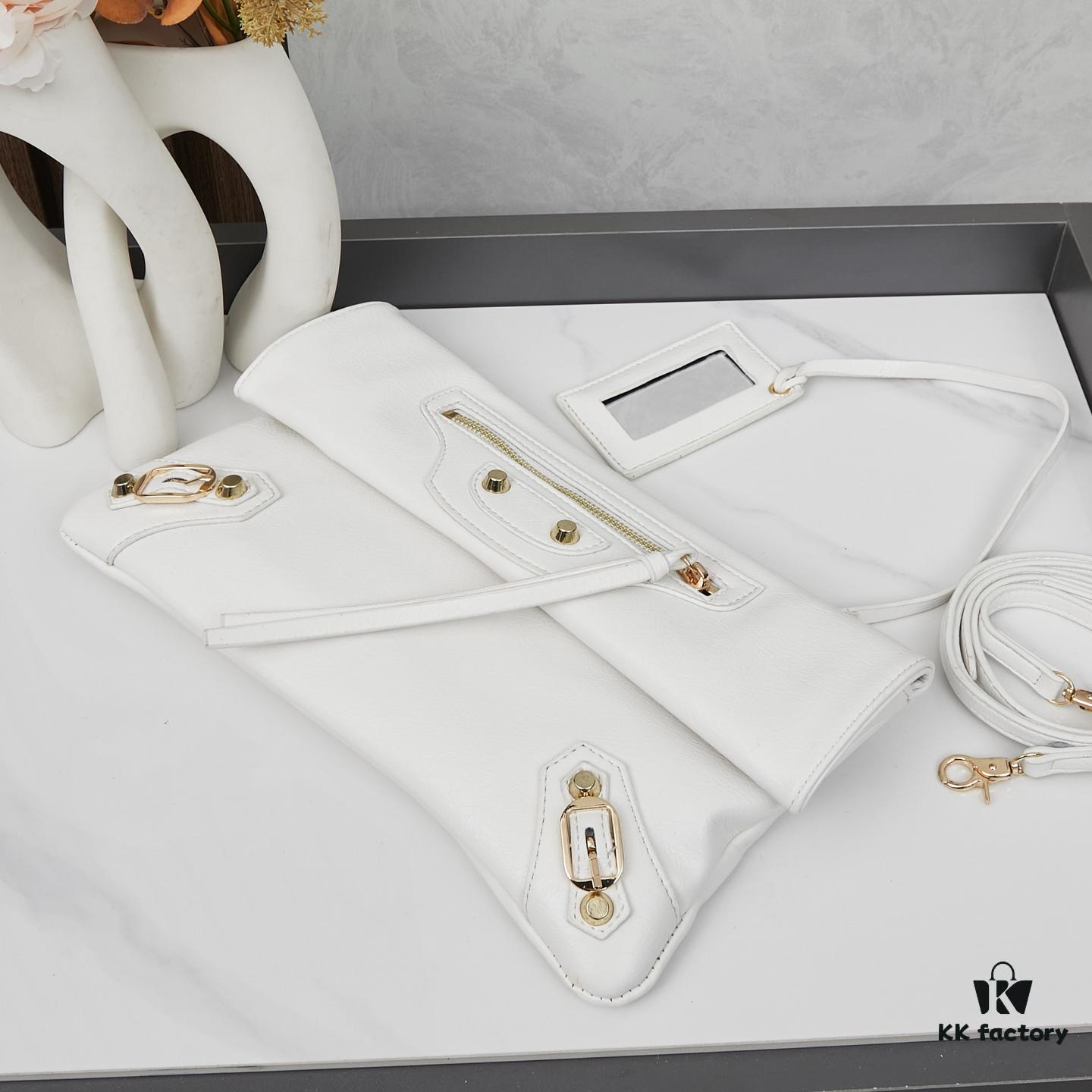 Bags with Box: Finally I Understand the Coolness of Biker Bags