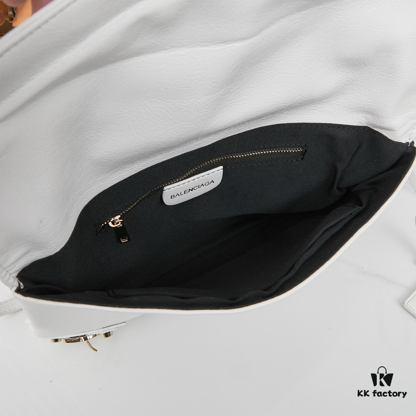 Bags with Box: Finally I Understand the Coolness of Biker Bags