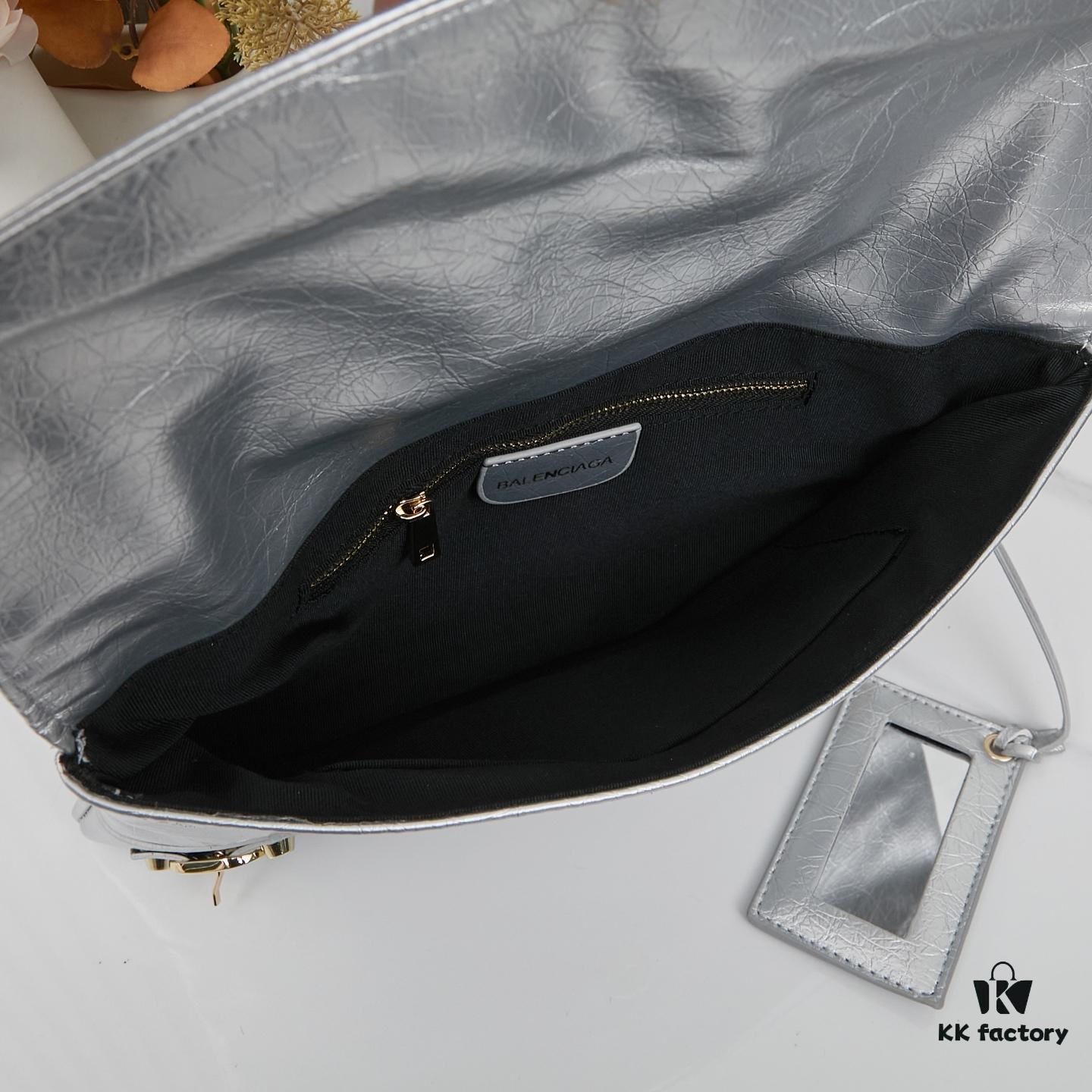 Balenciaga Motorcycle Bag #VintageBag No Repeats, Daily Outfit# Size 31x18 Model 6844