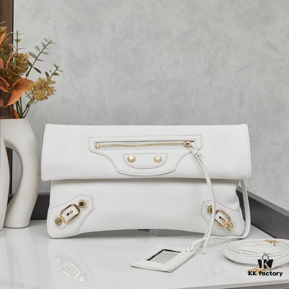 Bags with Box: Finally I Understand the Coolness of Biker Bags