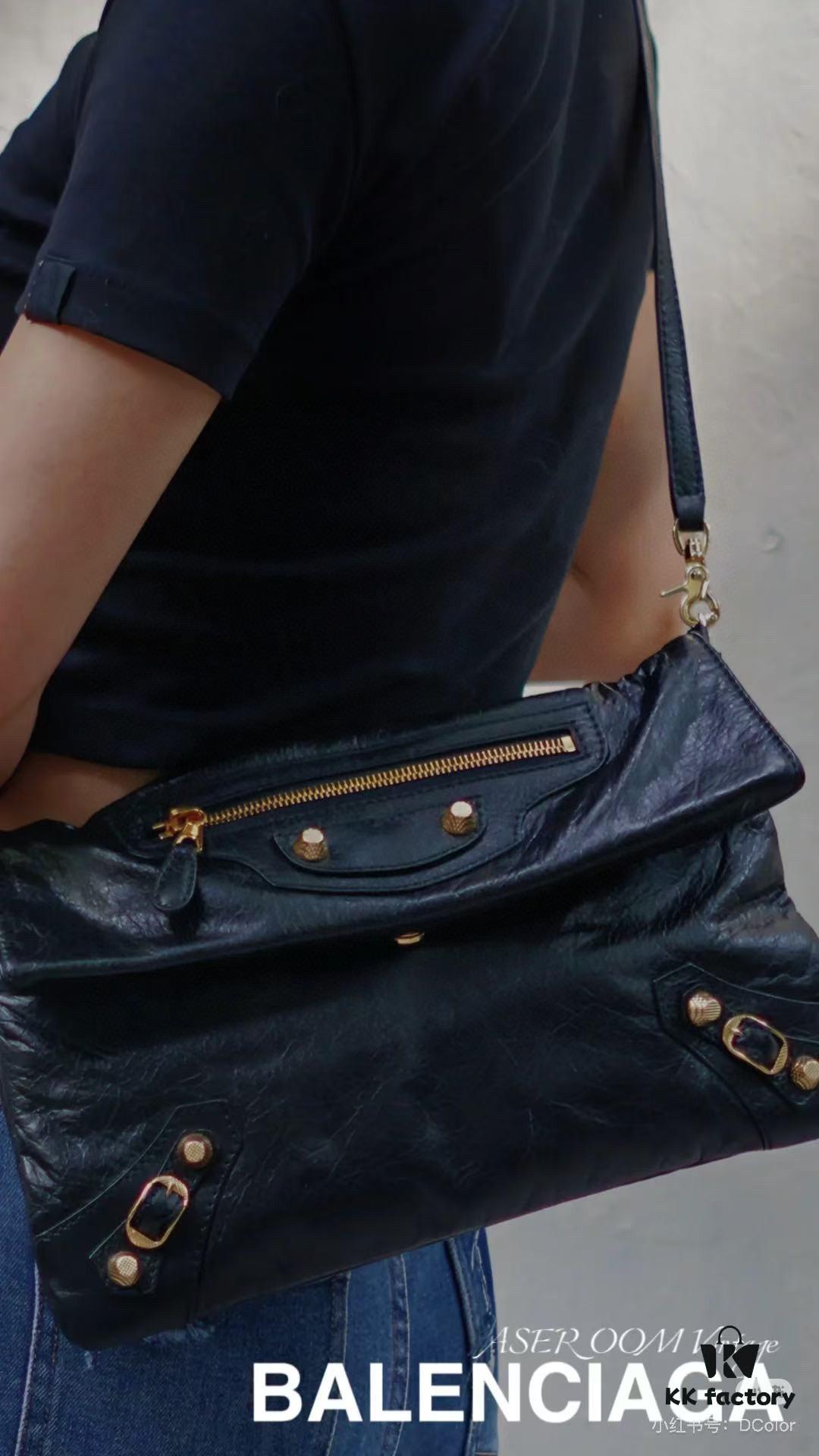 Vintage Balenciaga Motorbike Bag - Finally Appreciating the Cool Charm of This Style