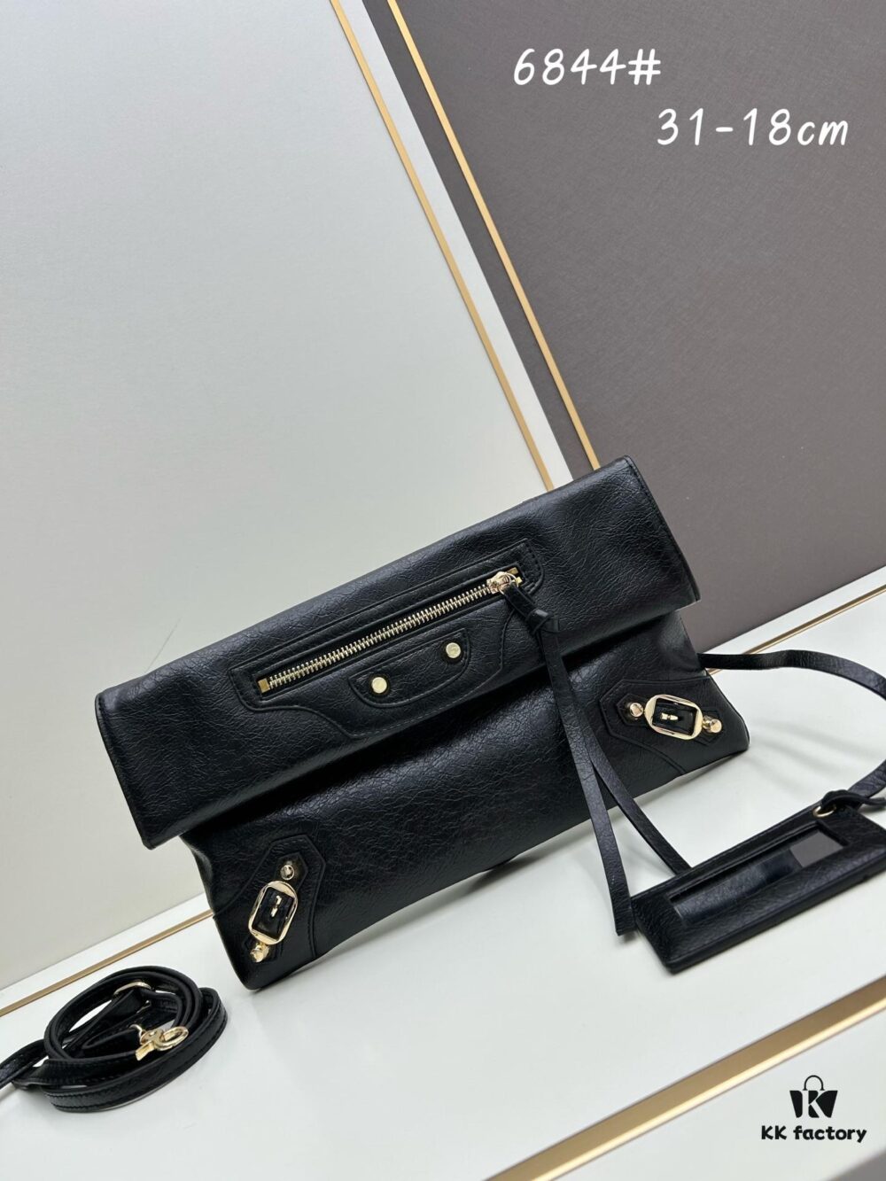 Bags in Box: Finally Fell in Love with the Biker Bag Style