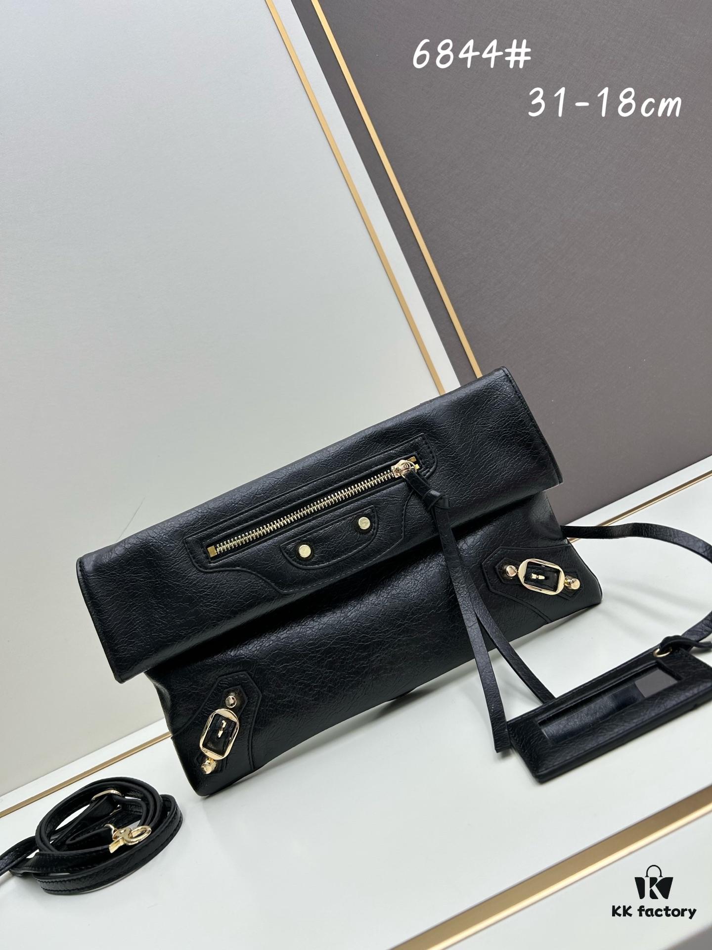 Bags in Box: Finally Fell in Love with the Biker Bag Style