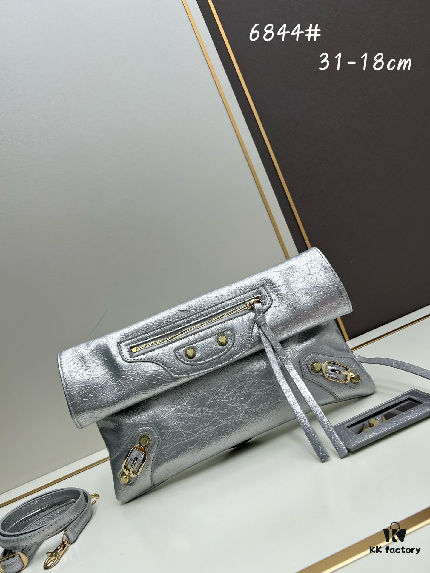 Bags in Box: Finally Fell in Love with the Biker Bag Style