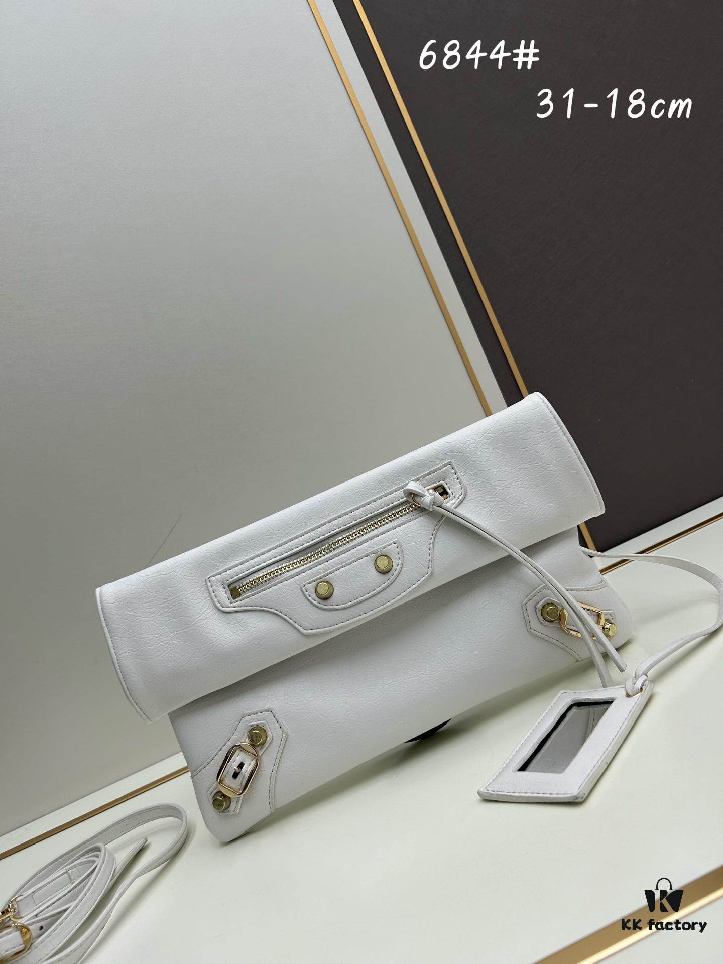 Bags in Box: Finally Fell in Love with the Biker Bag Style