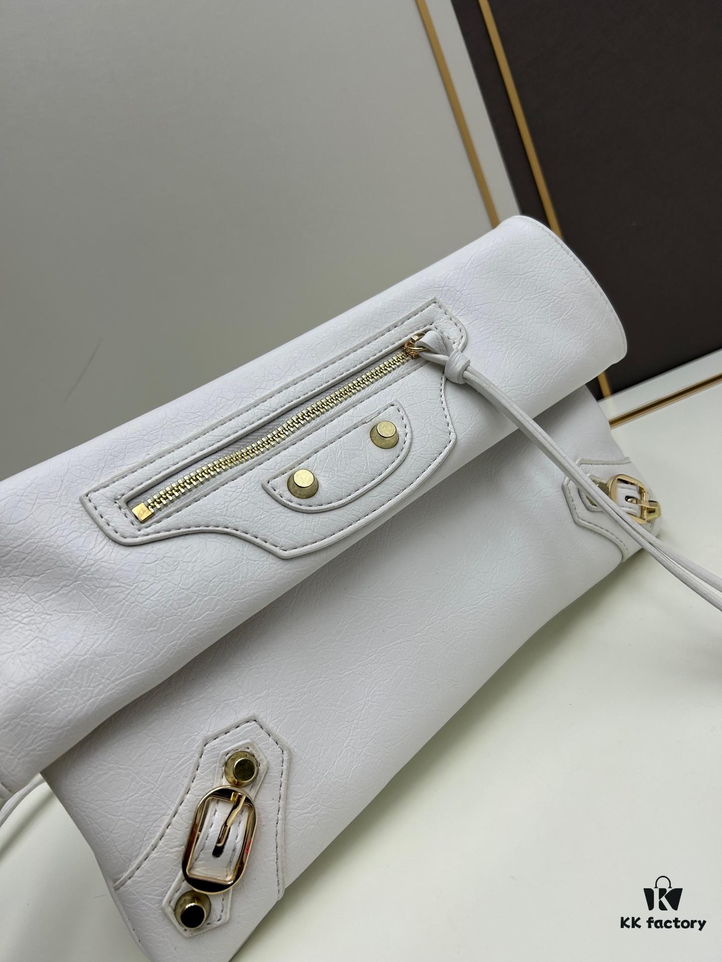 Box Included: Finally Fell in Love with the Biker Bag Vibe