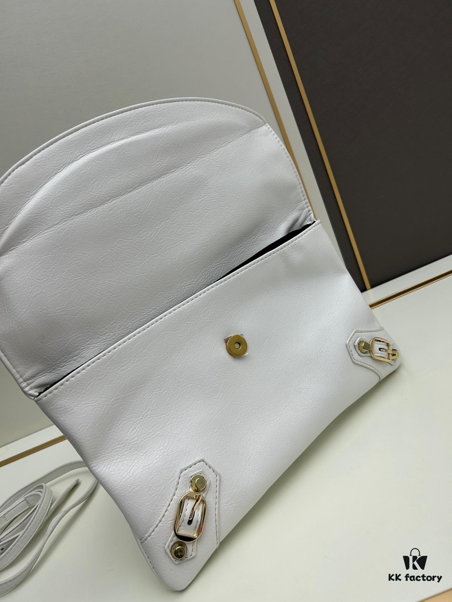 Box Included: Finally Fell in Love with the Biker Bag Vibe