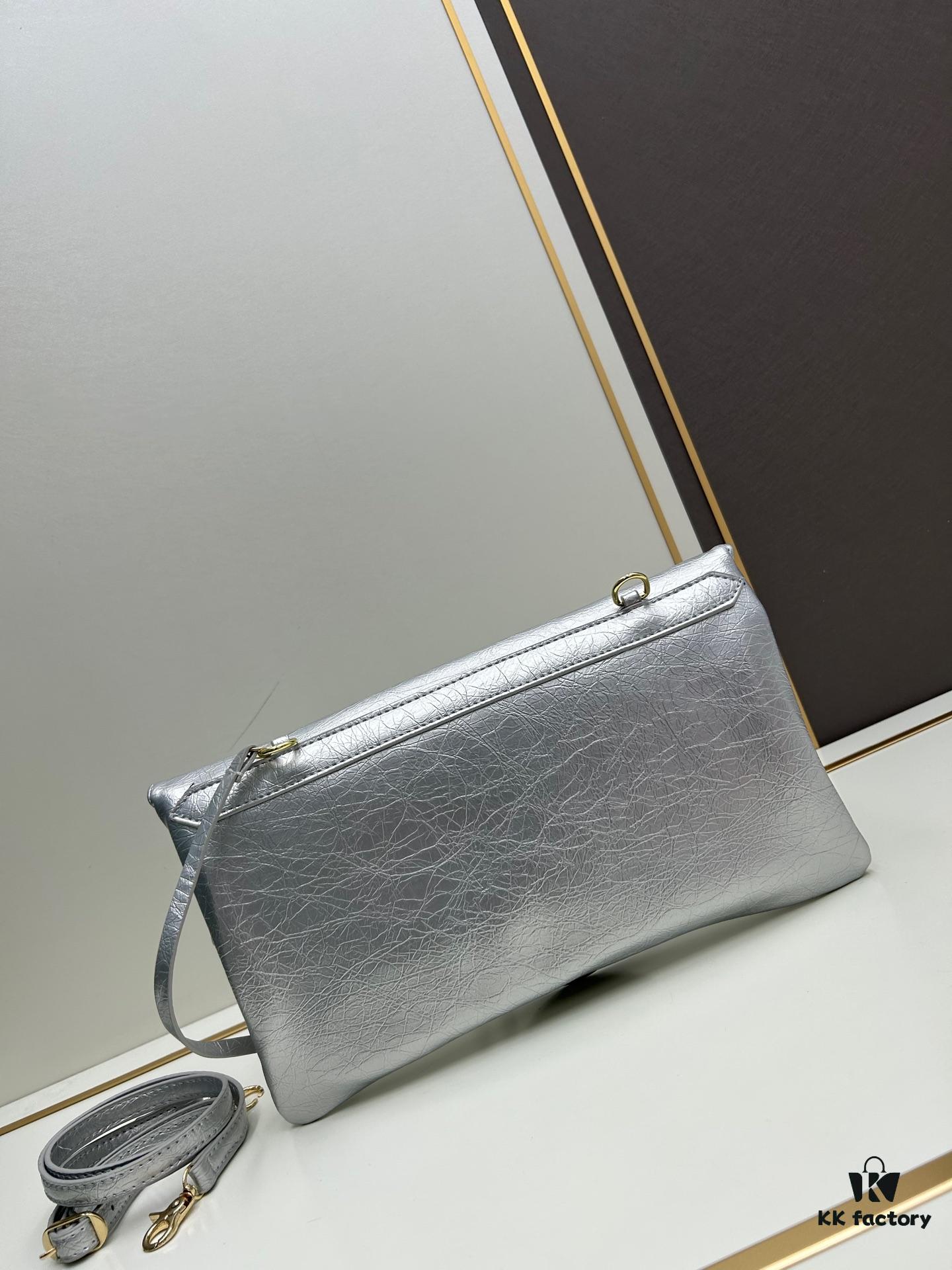 Vintage Balenciaga Motorbike Bag - Stylish and Spacious Crossbody or Handheld Design