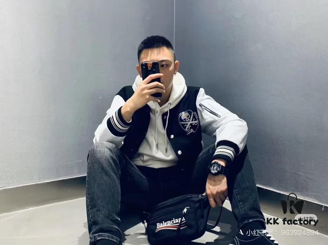 Balenciaga Fashion Waist Bag Makes You the Street Style Star