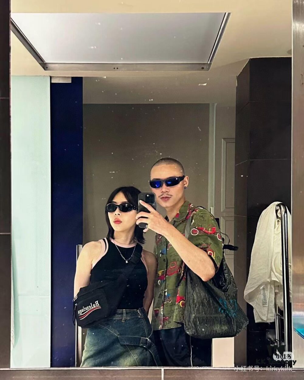 Balenciaga Fashion Waist Bag Makes You the Street Style Star