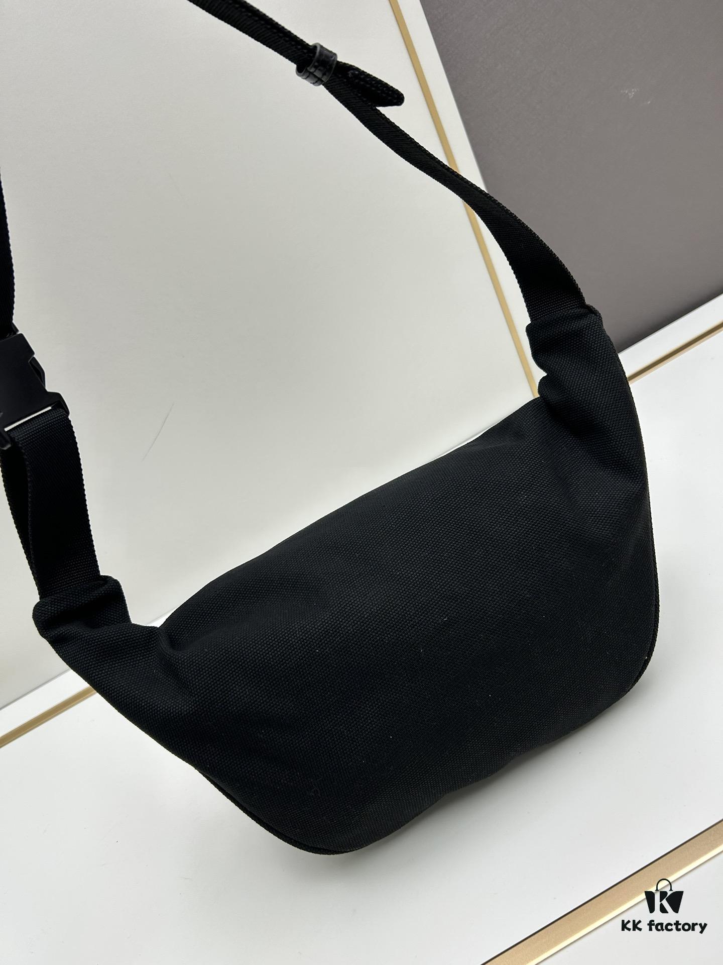 Balenciaga Fashion Waist Bag Makes You the Street Style Star