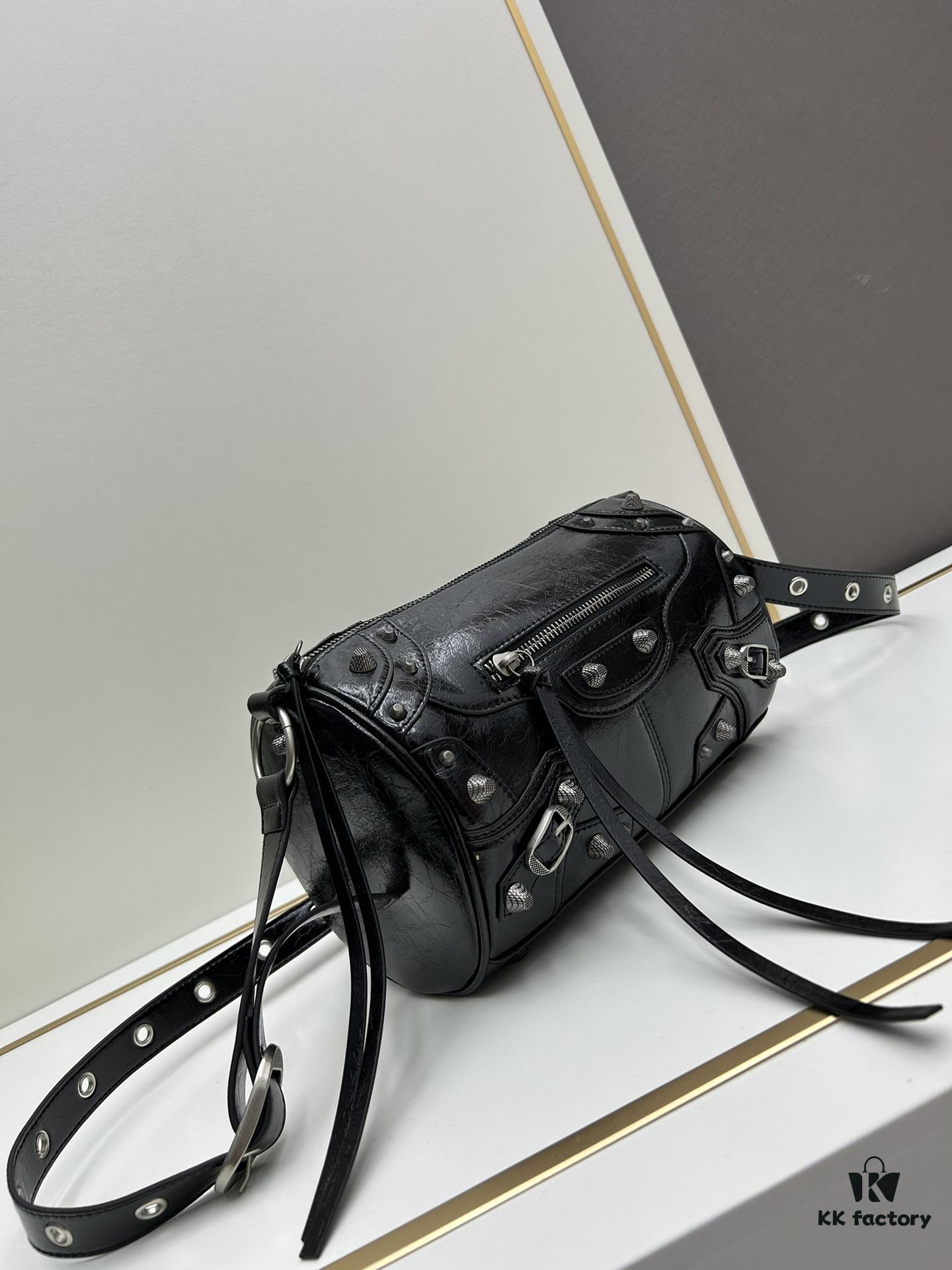 Balenciaga Cagole Duffle Bag – The Adorable Pillow Bag That’s Perfect for Every Occasion