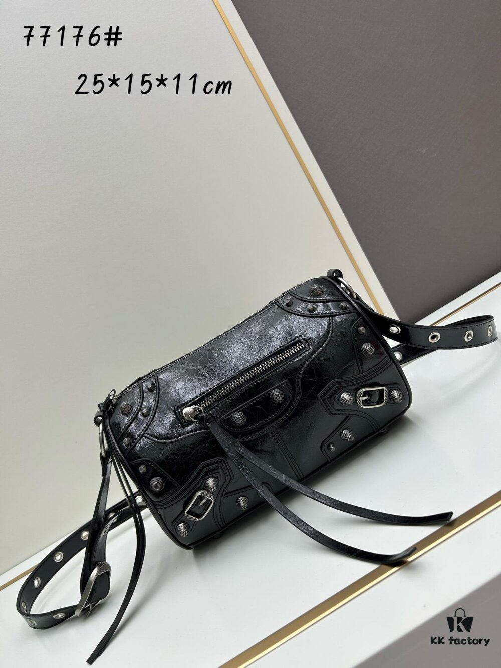 Balenciaga Cagole Duffle Bag – The Adorable Pillow Bag That’s Perfect for Every Occasion