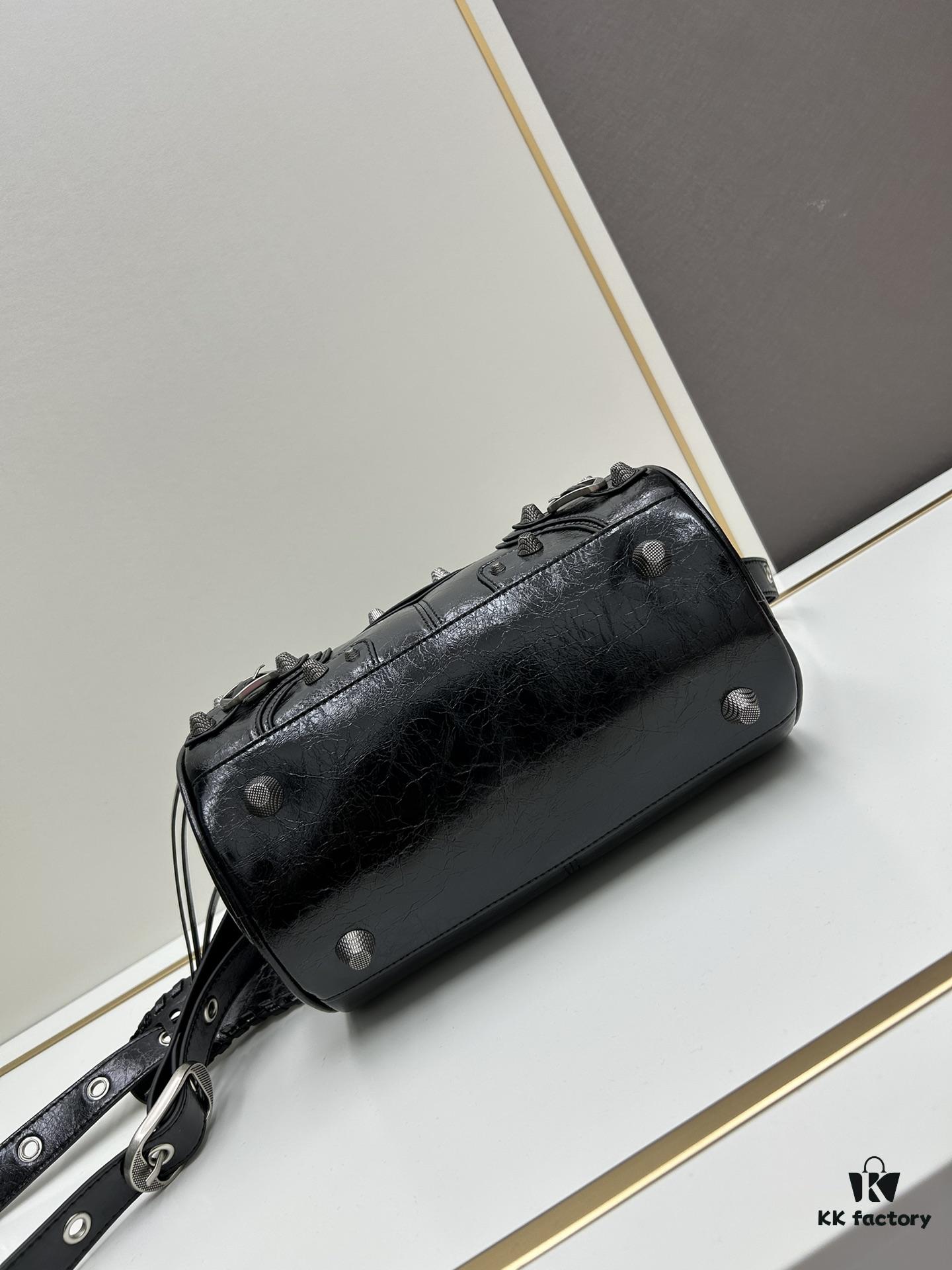 Balenciaga Cagole Duffle Bag – The Adorable Pillow Bag That’s Perfect for Every Occasion