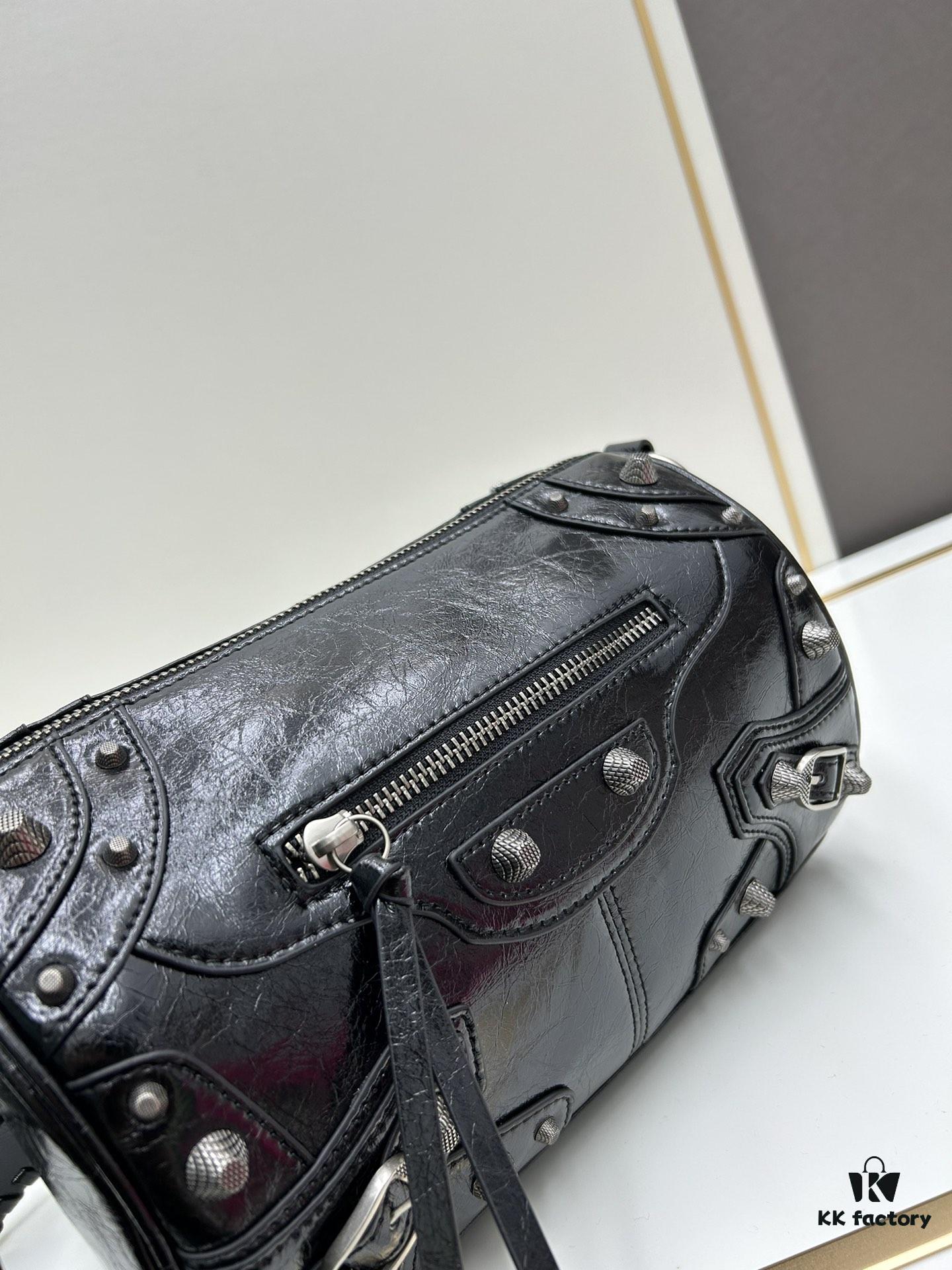 Balenciaga Cagole Duffle Bag – The Adorable Pillow Bag That’s Perfect for Every Occasion