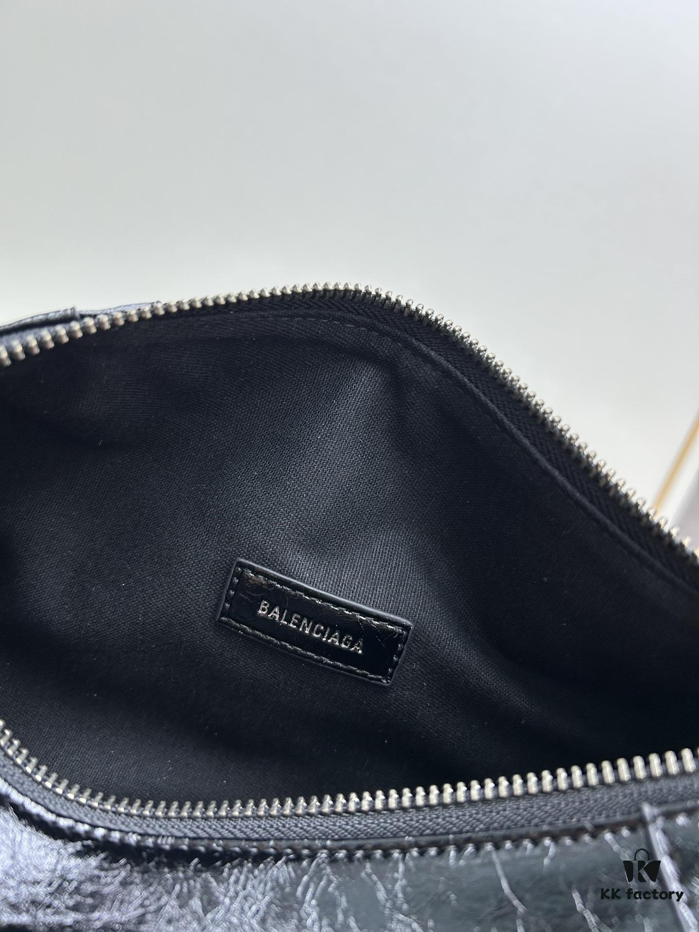 Balenciaga Cagole Duffle Bag – The Adorable Pillow Bag That’s Perfect for Every Occasion