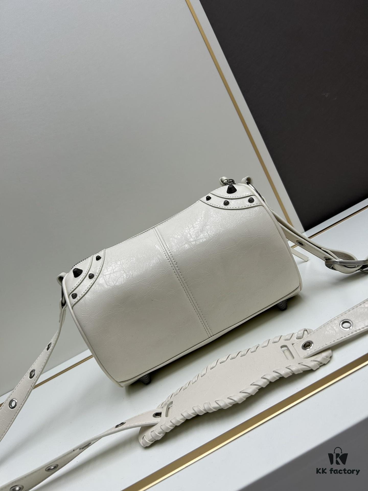 Balenciaga Cagole Duffle Bag – The Perfect Mini Pillow Bag, Stylish and Versatile