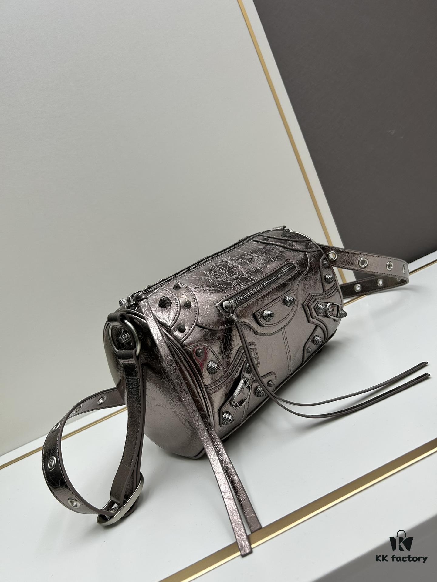 Balenciaga Cagole Duffle Bag – The Perfect Mini Pillow Bag for Every Occasion