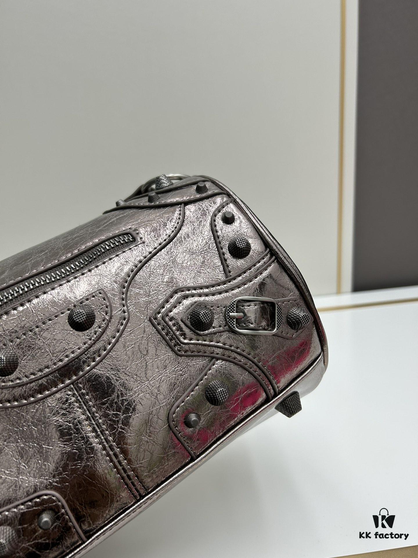 Balenciaga Cagole Duffle Bag – The Perfect Mini Pillow Bag for Every Occasion