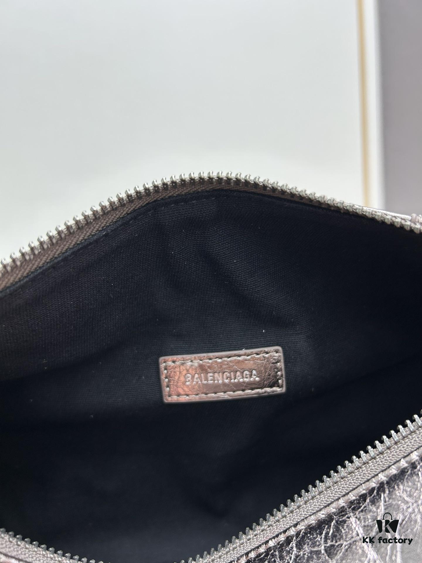 Balenciaga Cagole Duffle Bag – The Perfect Mini Pillow Bag for Every Occasion