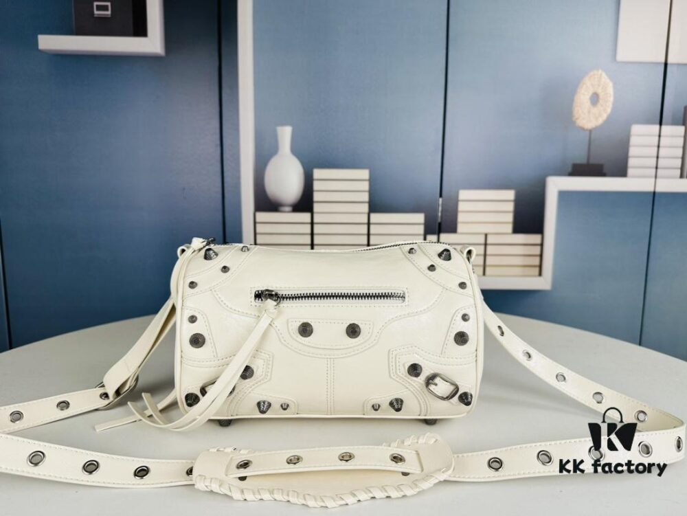 Balenciaga Cagole Duffle Bag – The Perfect Mini Pillow Bag, Stylish and Versatile