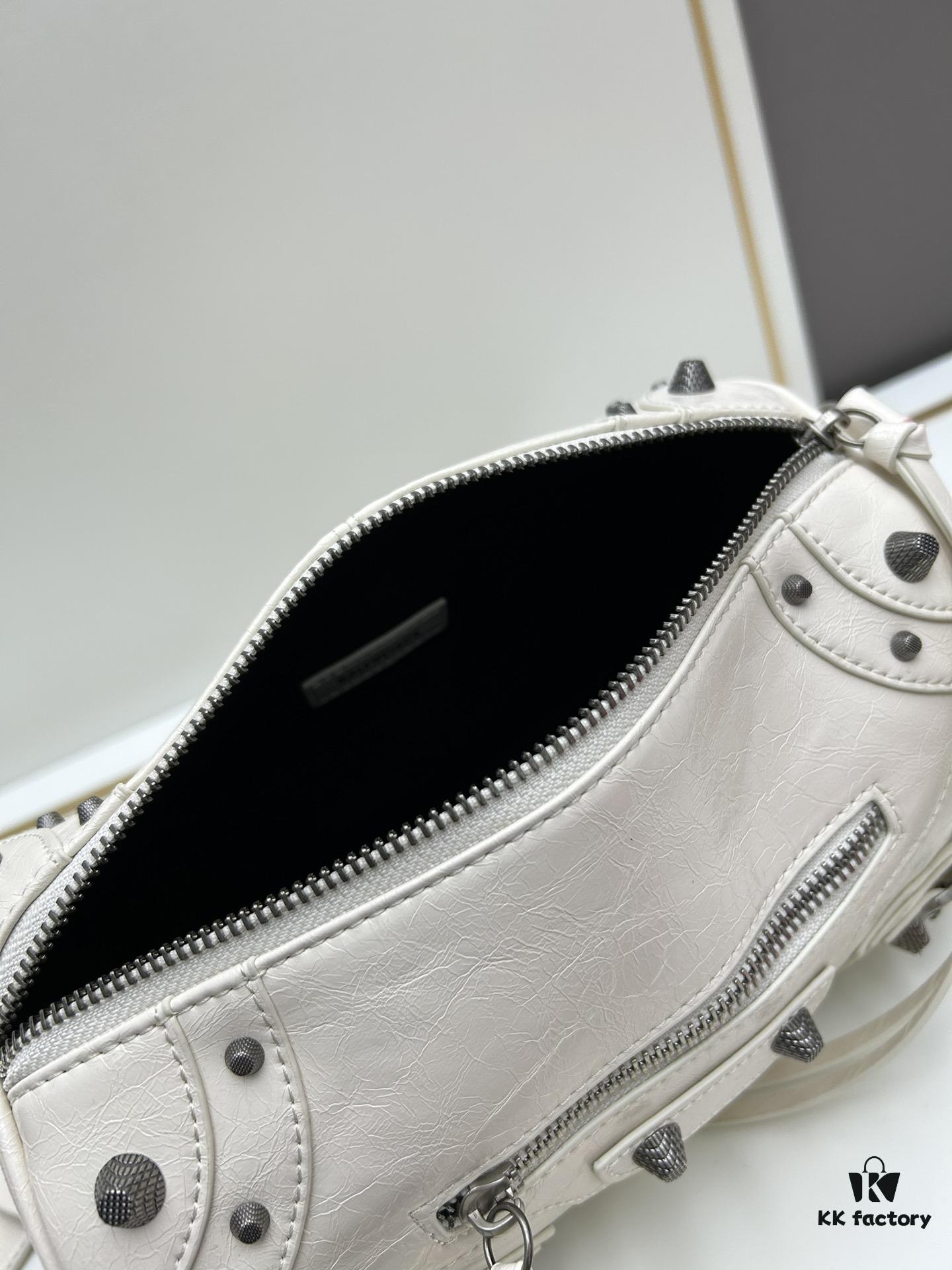 Balenciaga Cagole Duffle Bag – The Perfect Mini Pillow Bag, Stylish and Versatile