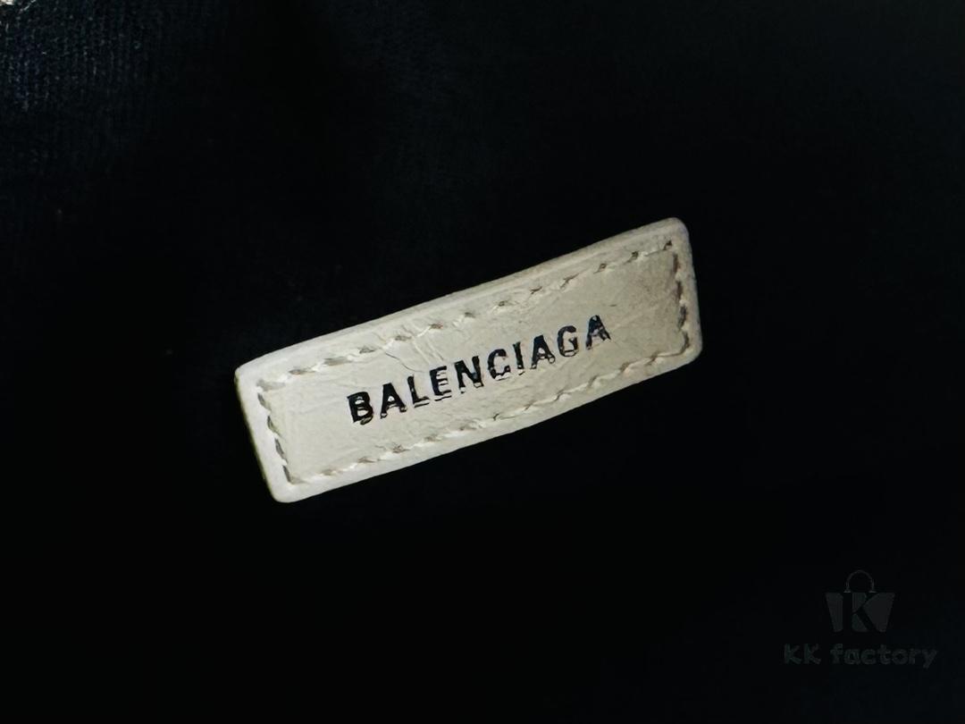 Balenciaga Cagole Duffle Bag – The Perfect Mini Pillow Bag, Stylish and Versatile