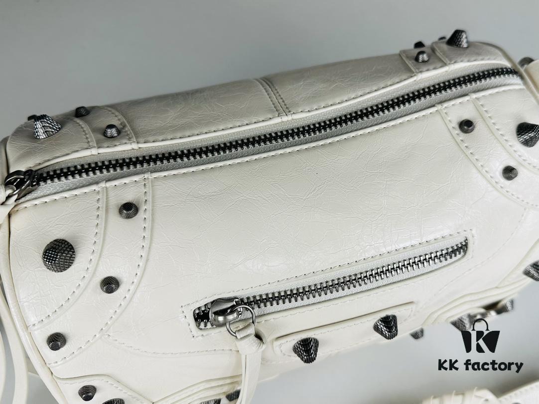 Balenciaga Cagole Duffle Bag – The Perfect Mini Pillow Bag, Stylish and Versatile