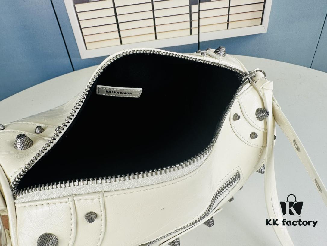 Balenciaga Cagole Duffle Bag – The Perfect Mini Pillow Bag, Stylish and Versatile