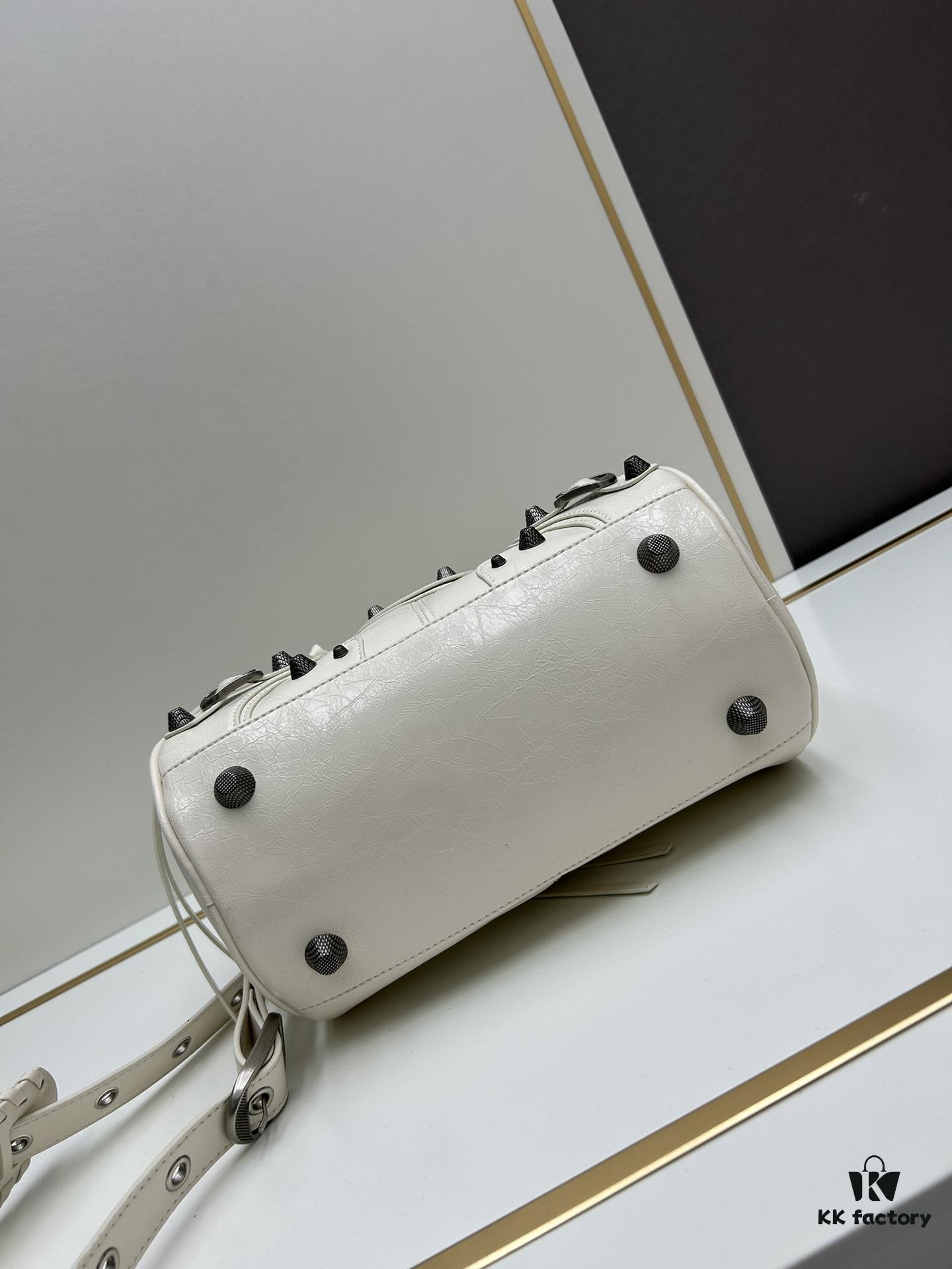 Balenciaga Cagole Duffle Bag – The Perfect Mini Pillow Bag, Stylish and Versatile