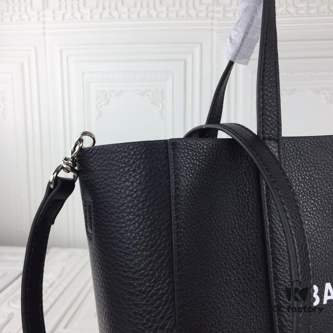 Balenciaga B. Everyday Tote Bag Large Size – New Arrival, Stylish and Practical