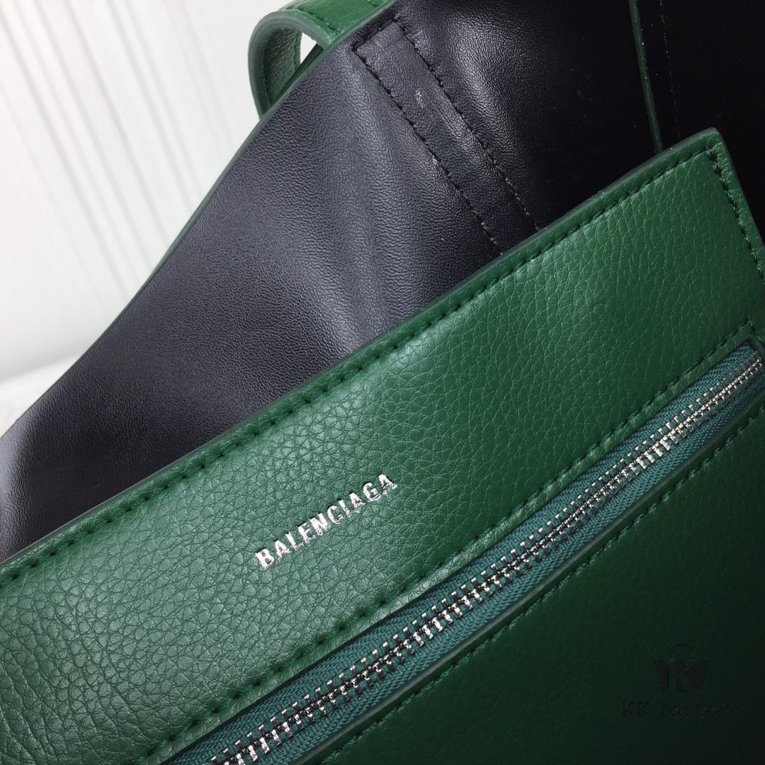 Balenciaga B. Everyday Tote Bag Large Size – New Arrival, Stylish and Practical, Made from Italian Imported Calfskin Leather