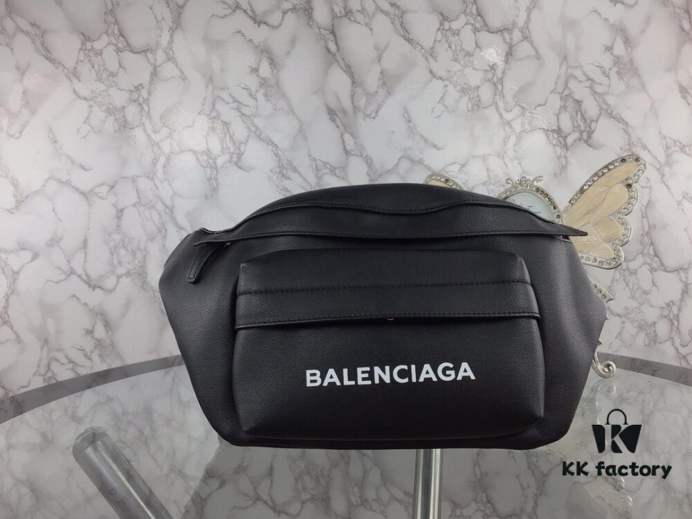 Original Balenciaga Counter Synchronized Update Crossbody Chest Bag Waist Bag Made of Imported Calfskin Simple Dual-Purpose Bag Can Be Used as Chest Bag or Waist Bag Lightweight and Convenient Size: Top Length 40 - Bottom Length 24 - Height 18 - Width 4